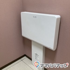 おむつ替え台あり