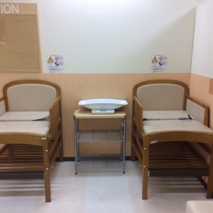 体重計、オムツゴミ箱あり