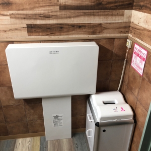 おむつ交換台（女性用トイレもあるようです）