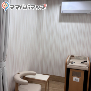 ミスターマックスSelect和白店の授乳室・おむつ替え台の写真(1枚目)