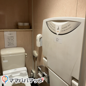 ガスト 大久保店のオムツ替え台情報 画像1