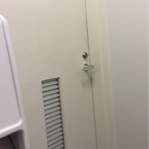 カギ付きのドア