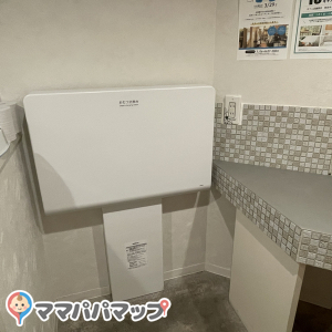 友安製作所 Cafe & Bar 阿倍野(1F)の授乳室・おむつ替え台の写真(3枚目)