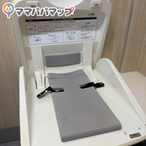 杏林堂アクロスプラザ厚原店の授乳室・おむつ替え台の写真(1枚目)