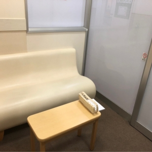 扉開けてすぐ右側