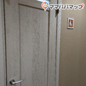 シンエイライフ犬山ライブラリー (犬山市立図書館)(2F)の授乳室・オムツ替え台情報 画像1