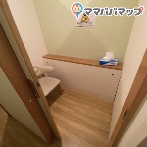 手前の個室内