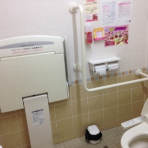 ツルハドラッグ 水戸元吉田南店(1F)のオムツ替え台情報 画像1