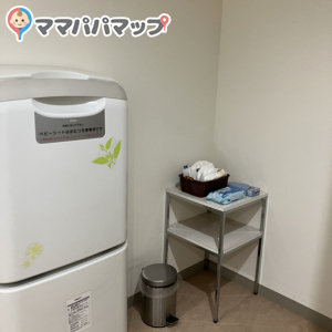 とても広く、オムツとおしり拭きも完備されています。