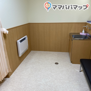 ヤマダデンキ　テックランド　そよら三条須頃店(1F)の授乳室・おむつ替え台の写真(2枚目)