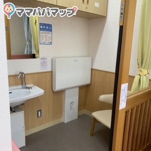 区民ひろば西池袋(2F)の授乳室・おむつ替え台の写真(2枚目)