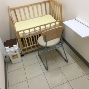ケーズデンキ豊後大野店(1F)の授乳室・おむつ替え台の写真(1枚目)