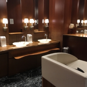 バーニーズニューヨーク銀座本店(4F)の授乳室・おむつ替え台の写真(3枚目)