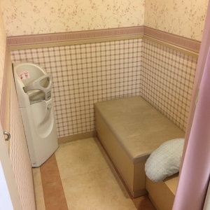 授乳室内