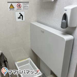 メイクマン一日橋店のオムツ替え台情報 画像1