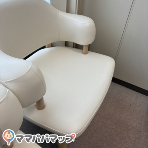 授乳用チェアふたつ