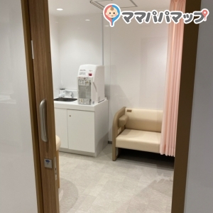 ビックカメラ4F女子トイレ内(4F)の授乳室・オムツ替え台情報 画像1