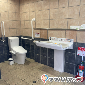 クスリのアオキ六丁の目店のオムツ替え台情報 画像1