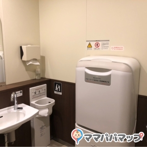 デリフランス 摂津本山店(店内トイレ)のオムツ替え台情報 画像1