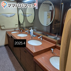 女子トイレ内（男子トイレも同様）