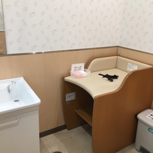 カインズホーム茂原店(1F)の授乳室・おむつ替え台の写真(1枚目)
