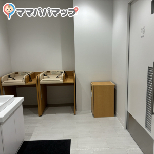TOKUYAMA DECK(2F)の授乳室・おむつ替え台の写真(3枚目)