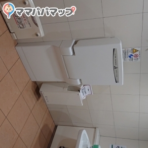 プラーレ松戸 (無印良品奥多目的トイレ)(3F)のオムツ替え台情報 画像3