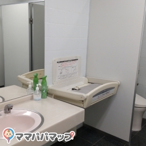 ヤマダデンキ ヤマダデンキアウトレット木更津店(1F)の授乳室・おむつ替え台の写真(1枚目)