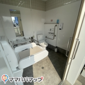 コーナン　魚住店のオムツ替え台情報 画像1