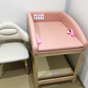 オムツ替え台