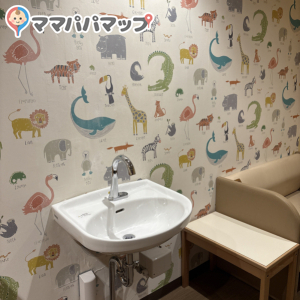 JR東日本 有楽町駅多目的トイレ(中央口改札内)(1F)の授乳室・オムツ替え台情報 画像1