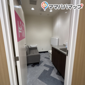 ホームセンターさくもと 浦添店の授乳室・オムツ替え台情報 画像3