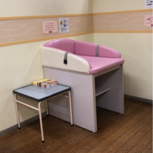 イオン海老名店(2階 赤ちゃん休憩室)の授乳室・オムツ替え台情報 画像4