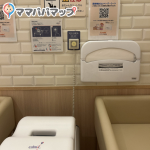 おむつシートとゴミ箱