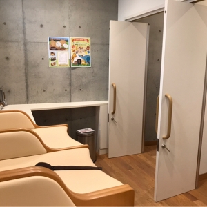 自然学習館ねいちゃる(1F)の授乳室・おむつ替え台の写真(3枚目)