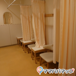 トイザらス・ベビーザらス  松戸店(2F)の授乳室・おむつ替え台の写真(3枚目)