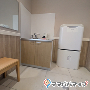 トヨタカローラ神戸株式会社　西宮酒蔵通り店(2F)の授乳室・オムツ替え台情報 画像1
