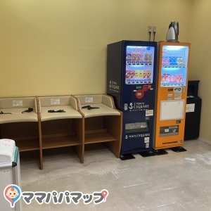 おむつ台が3つ。おむつ用のゴミ箱もありました。