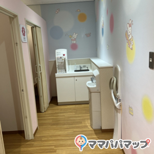 成田空港第1ターミナル 南ウィング 51番ゲート前(3F)の授乳室・オムツ替え台情報 画像3