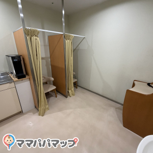 BIG HOP（ビッグホップ）ガーデンモール印西(1階 アドベンチャーパーク)の授乳室・おむつ替え台の写真(2枚目)