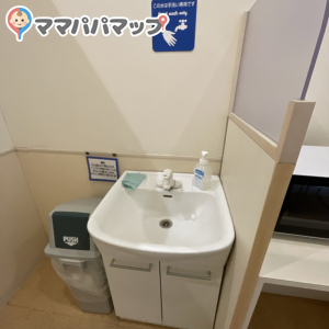 トイザらス・ベビーザらス　札幌店(2F)の授乳室・オムツ替え台情報 画像2