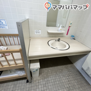 西松屋今治インター店(1F)のオムツ替え台情報 画像4