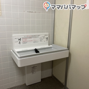 千種図書館(1F)のオムツ替え台情報 画像1