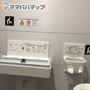 コメダ珈琲店 ワイヤーズホテル品川シーサイド店のオムツ替え台情報 画像1