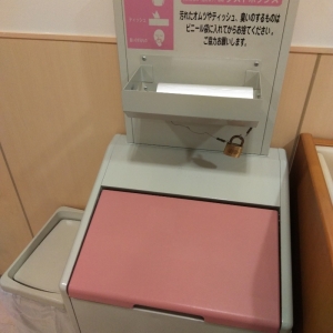 おむつ用ゴミ箱有り