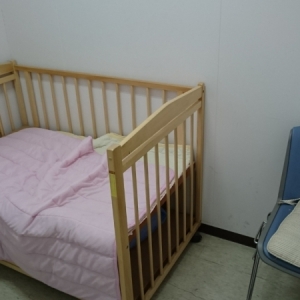 簡単な椅子があります