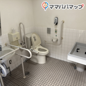 阪急オアシス本山南店(多目的トイレ内)のオムツ替え台情報 画像1