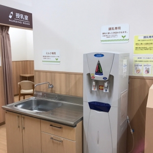 ミルク用のお湯、哺乳瓶洗浄用のシンク