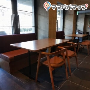 1階4人掛けソファー席