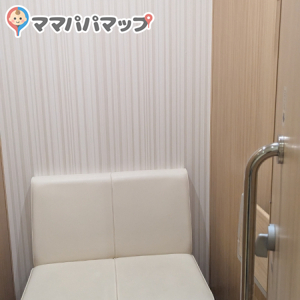 倒すとミニテーブルができるのでミルクを置くのに便利